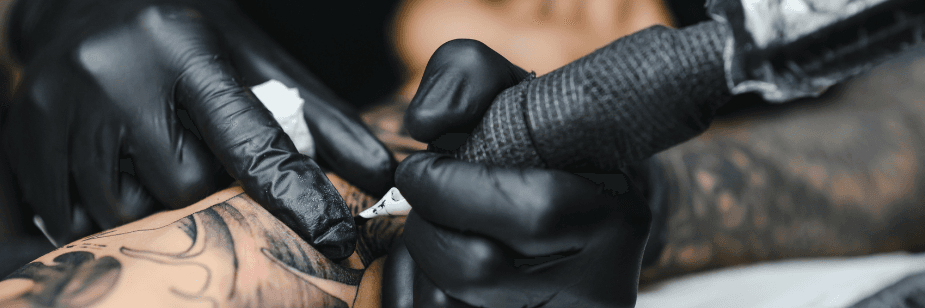 Erro Irreversível? Tatuadora é Condenada a Indenizar Cliente por Erro Ortográfico