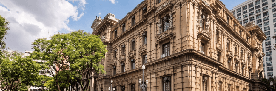 O Maior Tribunal do Mundo: Por que o TJSP é a Melhor Escola para sua Carreira Jurídica?